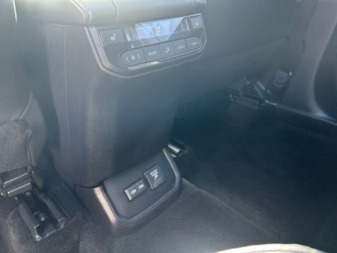 Used 2023 Toyota Highlander Platinum AWD/4WD image 30