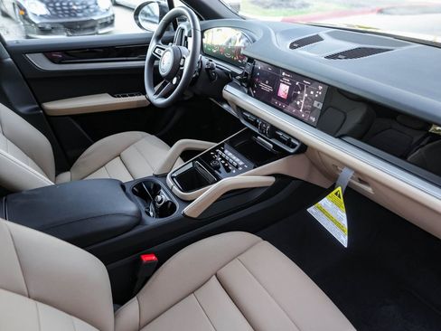 Used 2026 Porsche Cayenne image 35