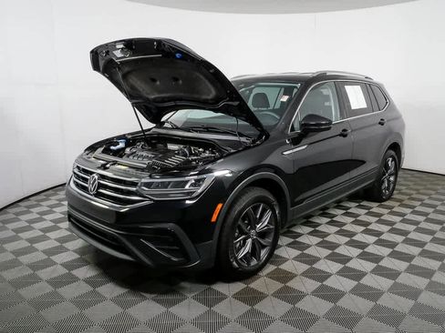 Certified 2023 Volkswagen Tiguan SE FWD image 34