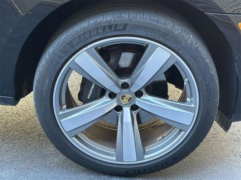 Used 2025 Porsche Macan image 10