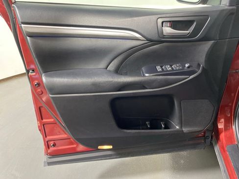 Used 2019 Toyota Highlander SE AWD/4WD image 26
