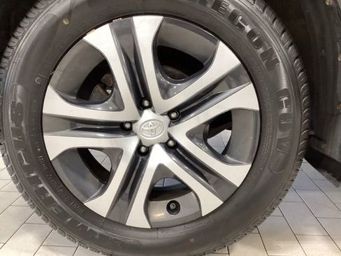 Used 2018 Toyota RAV4 LE w/ All Weather Liner Package AWD/4WD image 22