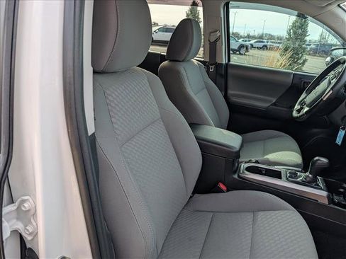 Used 2021 Toyota Tacoma SR5 AWD/4WD image 12