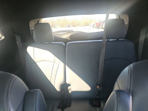 Used 2022 Buick Enclave Premium image 36