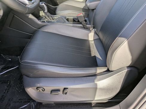 Used 2023 Volkswagen Tiguan SE w/ Panoramic Sunroof Package FWD image 18