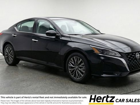 Used 2025 Nissan Altima 2.5 SV image 1