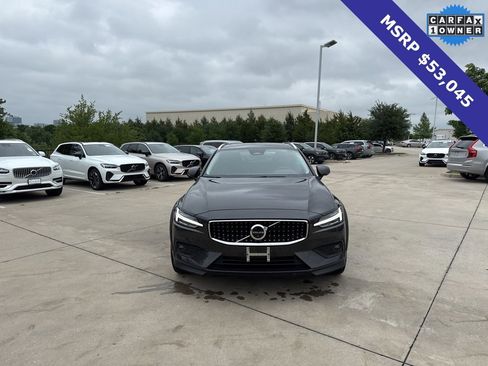 Certified 2025 Volvo V60 B5 Cross Country Plus AWD/4WD image 2