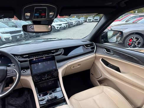 Used 2022 Jeep Grand Cherokee Limited 4xe image 36