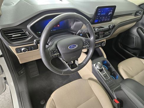 Used 2020 Ford Escape Titanium image 16