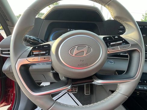 Used 2025 Hyundai Elantra Sport FWD image 13
