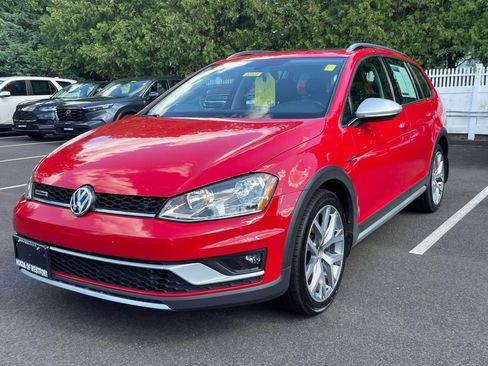Used 2017 Volkswagen Golf Alltrack AWD/4WD image 3