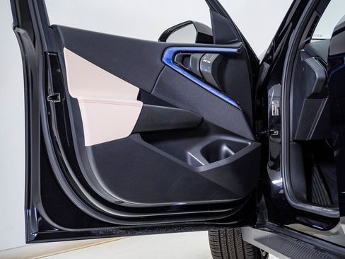 Used 2025 BMW X3 xDrive30i w/ Convenience Package image 26