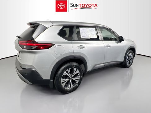 Used 2023 Nissan Rogue SV FWD image 4