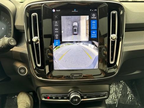 Certified 2025 Volvo XC40 B5 Plus AWD/4WD image 26