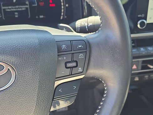 Used 2025 Toyota Camry SE FWD image 31