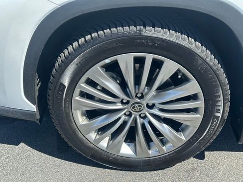 Used 2023 Toyota Highlander Platinum AWD/4WD image 14