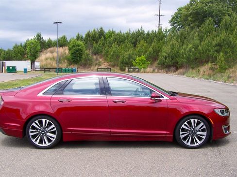 Used 2017 Lincoln MKZ Reserve w/ Luxury Package FWD image 5