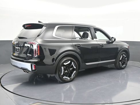 Used 2024 Kia Telluride EX image 6