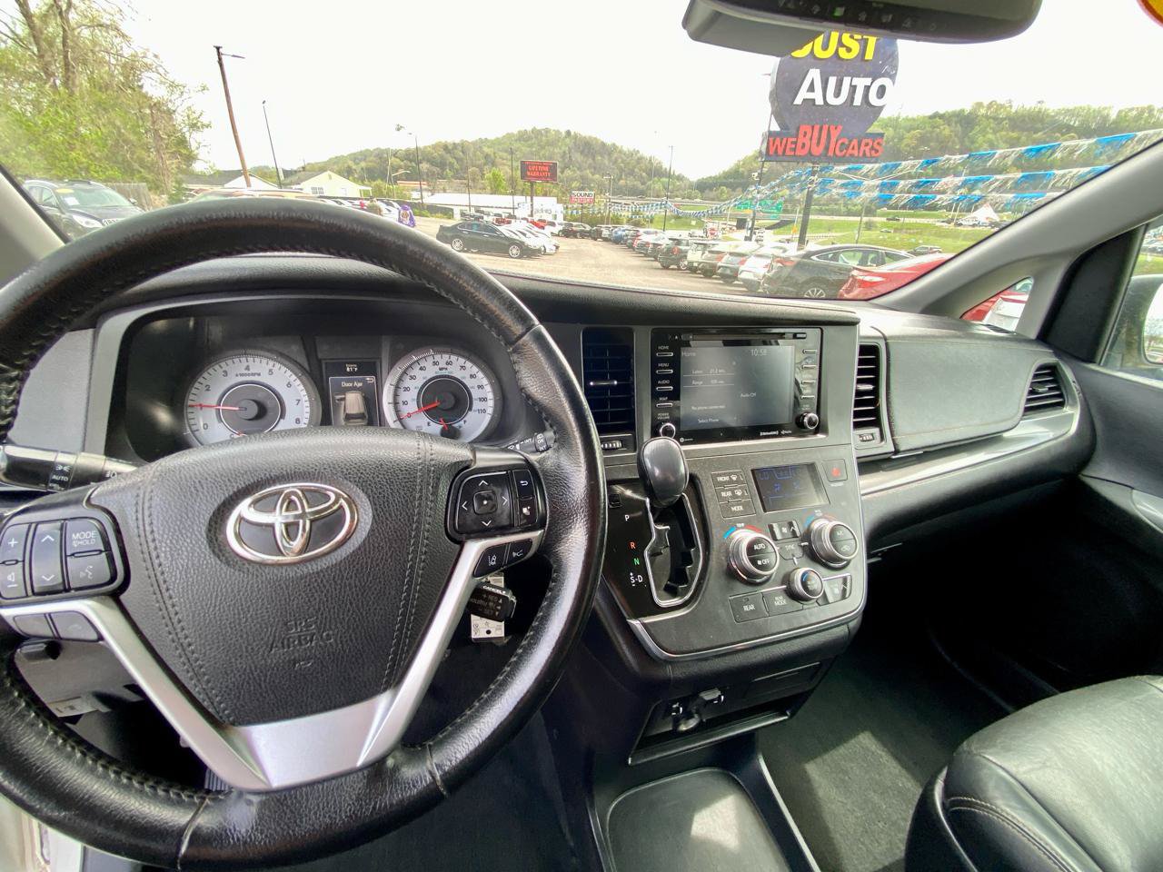 Used 2019 Toyota Sienna SE FWD image 25