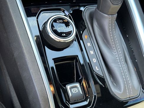 Used 2024 Chevrolet Colorado Trail Boss w/ Technology Package image 26