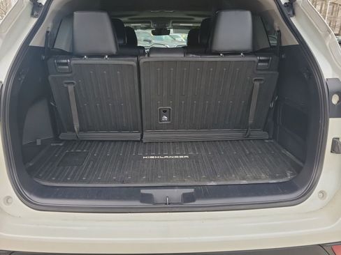 Used 2021 Toyota Highlander XLE image 32