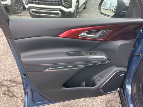 New 2026 Chevrolet Traverse RS w/ LPO, Floor Liner Package AWD/4WD image 9