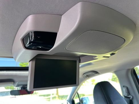 Used 2021 Honda Pilot Touring image 18