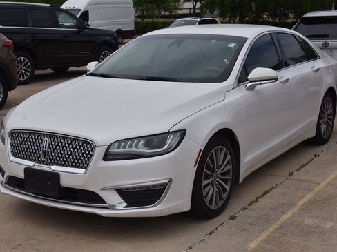 Used 2019 Lincoln MKZ Premiere image 2