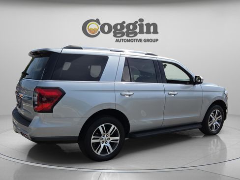 Used 2024 Ford Expedition Limited AWD/4WD image 5