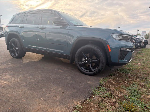 Used 2026 Jeep Grand Cherokee Limited w/ Limited Altitude Package AWD/4WD image 9