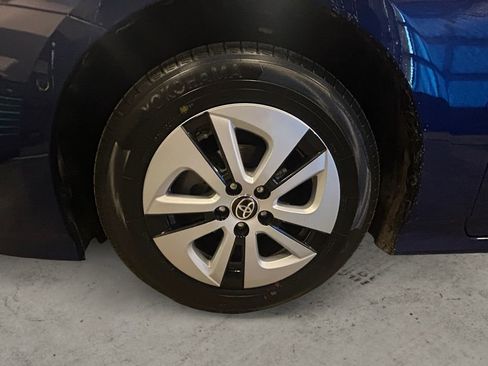 Used 2017 Toyota Prius Two w/ Prius Two Safety Plus Package image 14