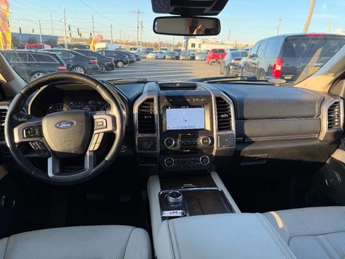 Used 2018 Ford Expedition Platinum image 18