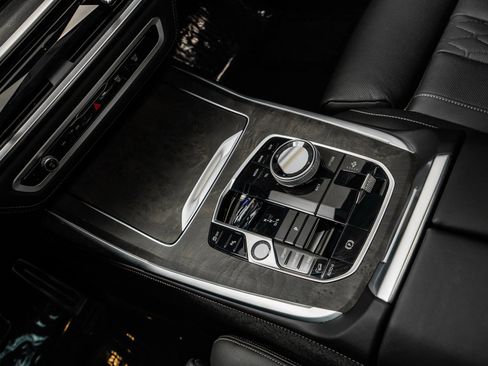 Used 2025 BMW X7 M60i image 25