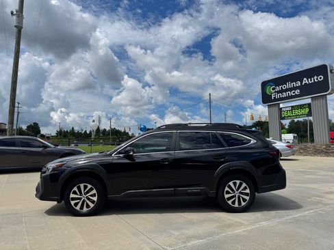 Used 2024 Subaru Outback Premium AWD/4WD image 3