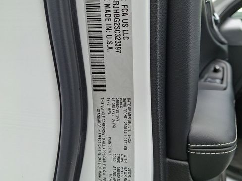 Used 2025 Jeep Grand Cherokee Limited w/ Black Appearance Package image 31