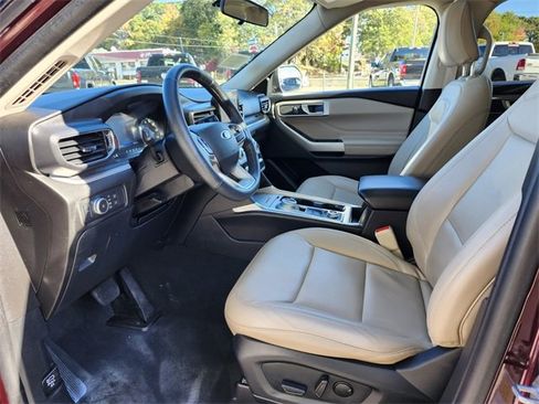 Certified 2022 Ford Explorer XLT w/ Equipment Group 202A image 19