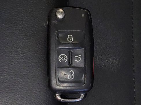 Used 2015 Volkswagen Passat 1.8T SEL Premium FWD image 32