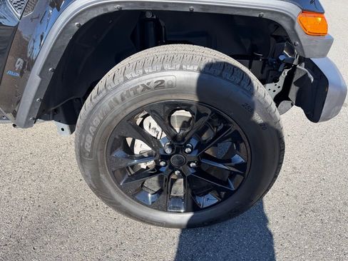 Certified 2025 Jeep Wrangler Unlimited Sahara w/ Safety Group image 15