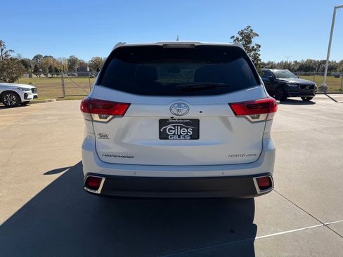 Used 2018 Toyota Highlander Limited image 4