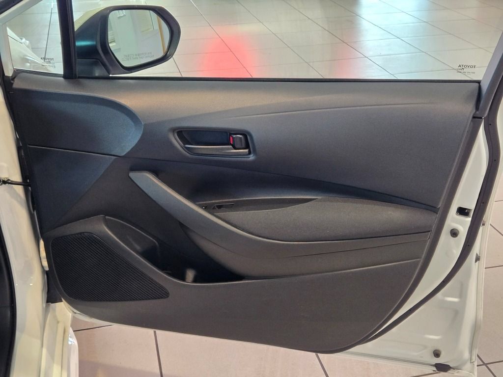 Used 2025 Toyota Corolla LE FWD image 4