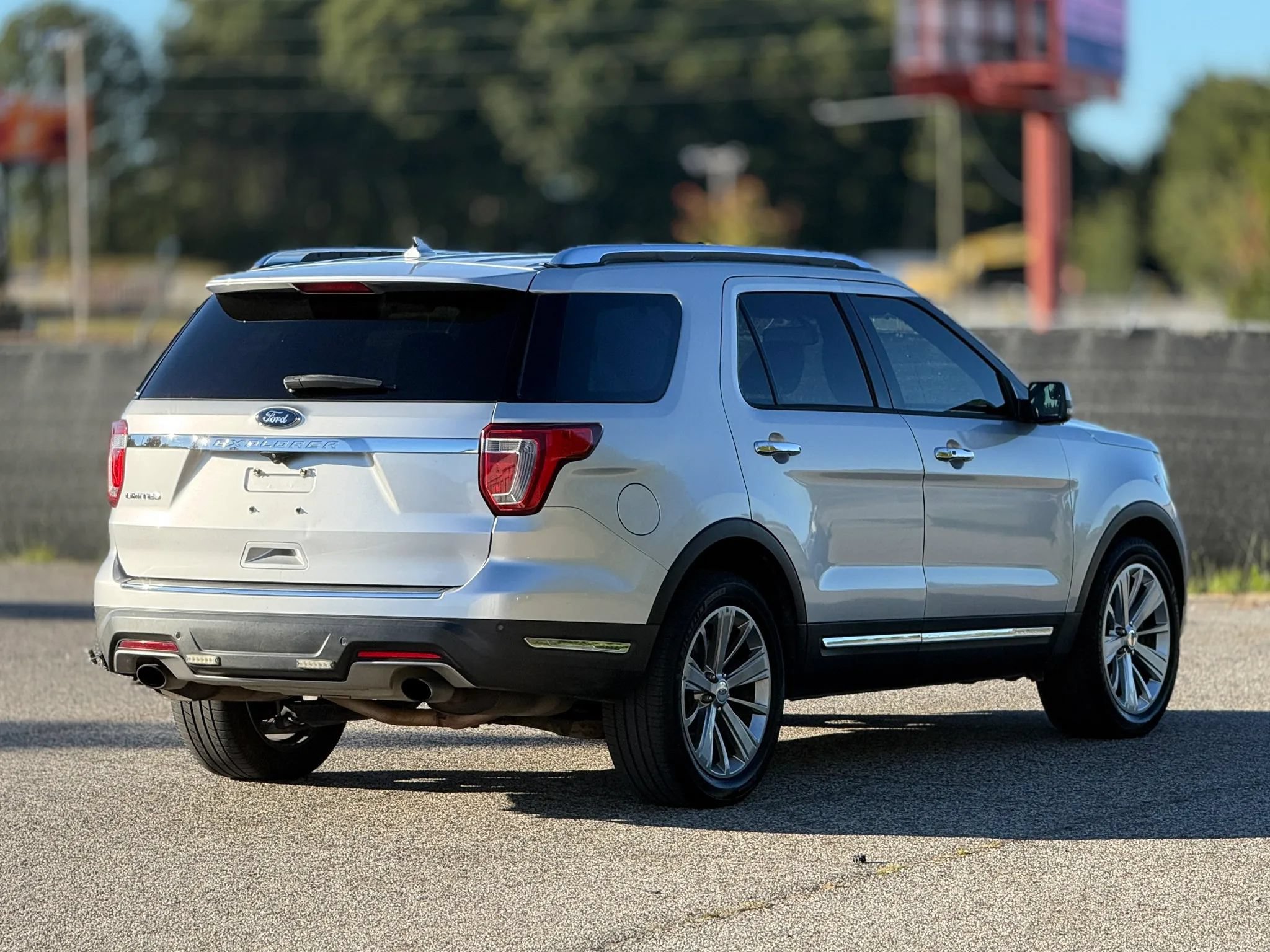 Used 2018 Ford Explorer Limited FWD image 9