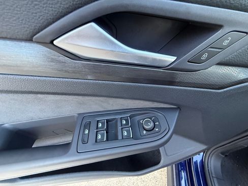 Used 2024 Volkswagen GTI SE FWD image 17