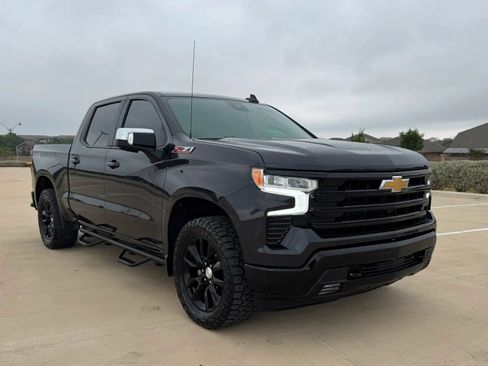 Used 2023 Chevrolet Silverado 1500 LT AWD/4WD image 3