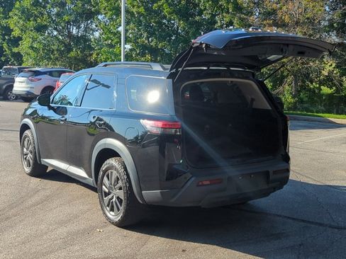 Used 2024 Nissan Pathfinder SV FWD image 10