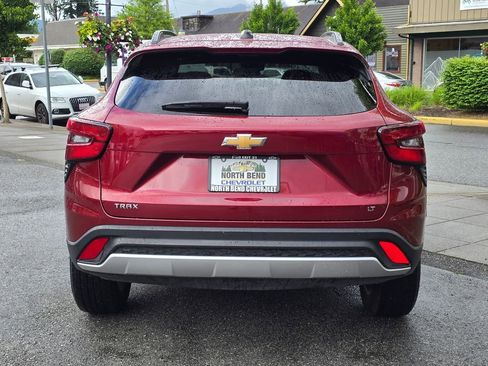 Used 2025 Chevrolet Trax LT FWD image 6