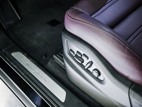 Certified 2025 Porsche Cayenne image 14