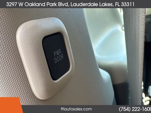 Used 2012 Toyota Sienna LE FWD image 28