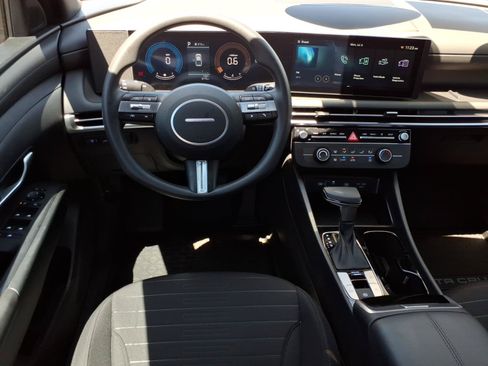 Certified 2025 Hyundai Santa Cruz SE FWD image 16
