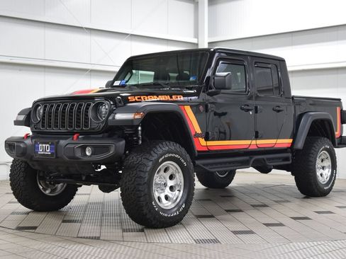 Used 2025 Jeep Gladiator Rubicon AWD/4WD image 3