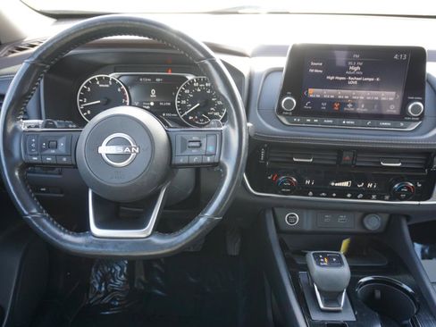 Used 2023 Nissan Rogue SV w/ SV Premium Package image 9